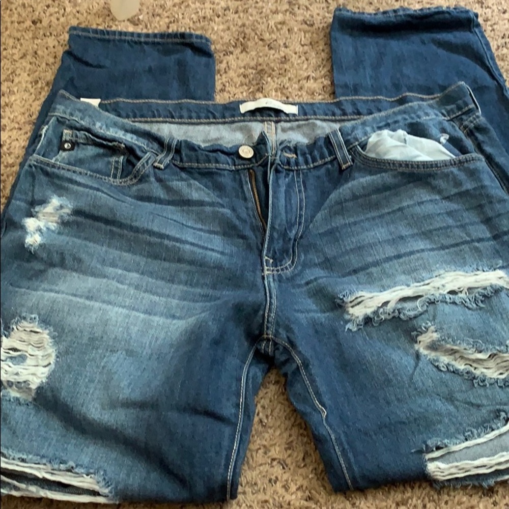 Kancan distresses boyfriend jeans